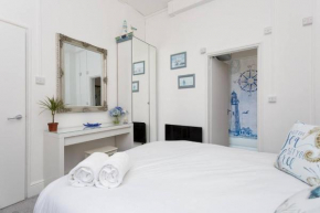 Dockyard Dreams - Close To Gunwharf!